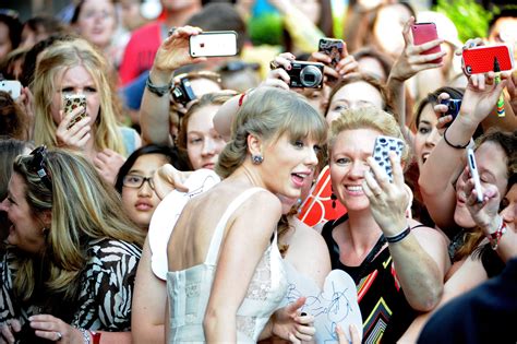 Taylor Swift Fans Klagen Ticketmaster Aan Na Chaotische Kaartverkoop Foto Hlnbe