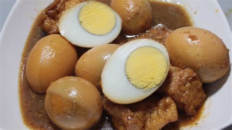 15 btr telur puyuh, rebus kupas 70 gr jamur kuping 70 gr jamur merang bahan bumbu: Cara Masak Semur Telur Ayam Plus Tahu Enak - YouTube