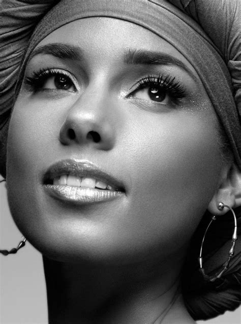 Alicia Keys Alicia Keys Nostril Hoop Ring Nose Ring Famous Outfits
