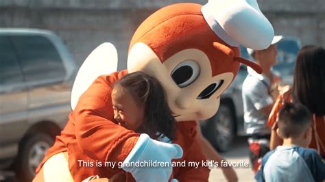 Jollibee Surprises Holiday Commuters With Free Chickenjoy During Their