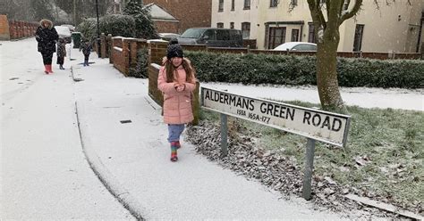 Live Snow Hits Coventry And Warwickshire Photos Video And Travel