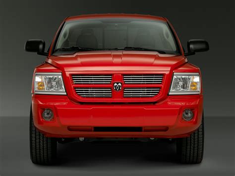 The dakota was nominated for the north american truck of the year award for 2000. 2011 Dodge Dakota MPG, Price, Reviews & Photos | NewCars.com