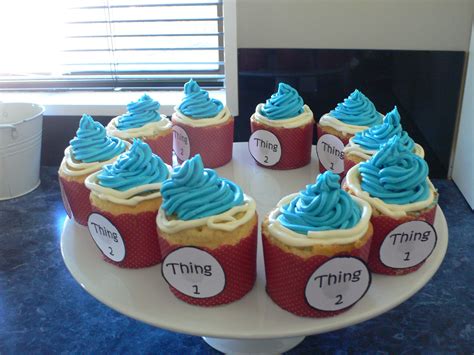 Dr Seuss Thing 1 & Thing 2 cupcakes for my niece Ava's 1'st Birthday :) | Yummy, Thing 1 thing 2 