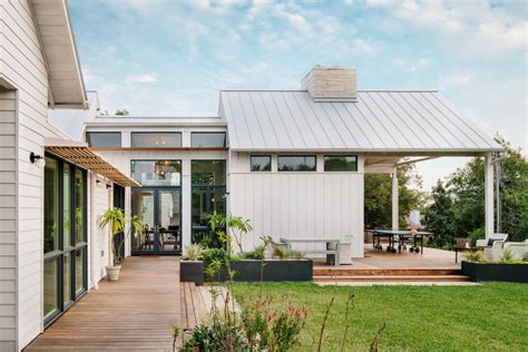 15 Stunning Farmhouse Deck Designs You Will Adore
