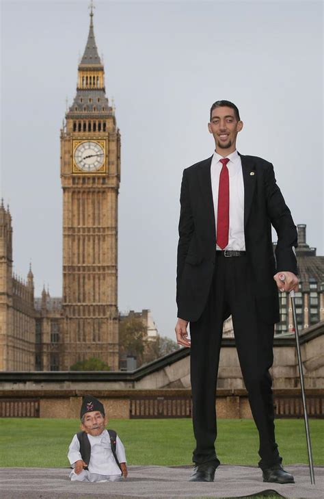 Worlds Tallest And Shortest Men Turkeys Sultan Kosen And Nepals