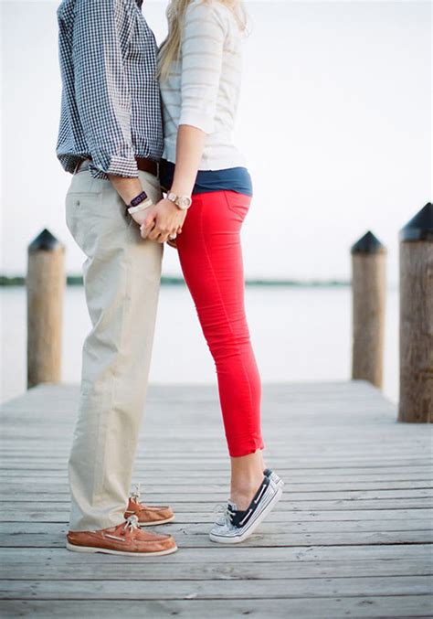 20 Amazing Pose Ideas For Engagement Photos