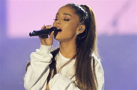 Ariana Grande Closes Manchester Benefit Concert With Emotional Somewhere Over The Rainbow
