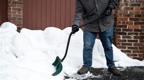 6 Best Ergonomic Snow Shovels Of 2024 Reviewed