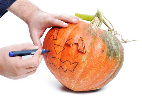 Cum Decorezi Un Dovleac De Halloween In 5 Pasi Simpli Bluparty