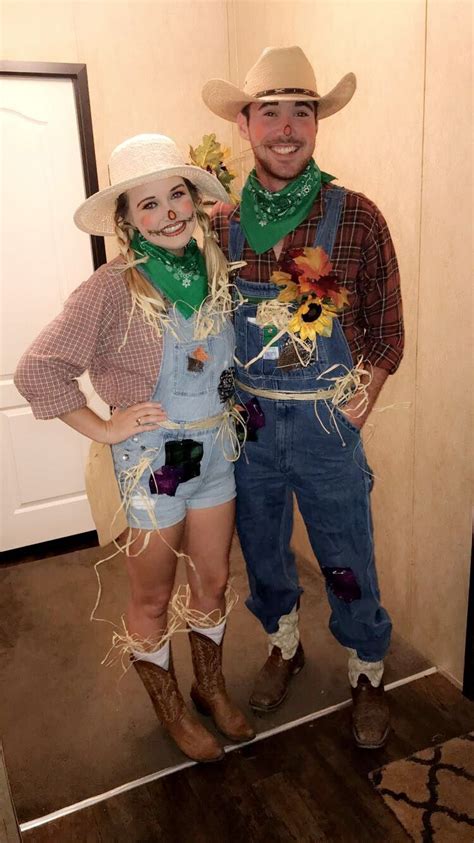 Diy Couples Scarecrow Costume Halloween Costumes Scarecrow Scarecrow
