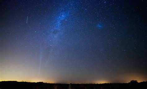 Hd Wallpaper Milky Way Galactic Center Satellite Meteor Comet