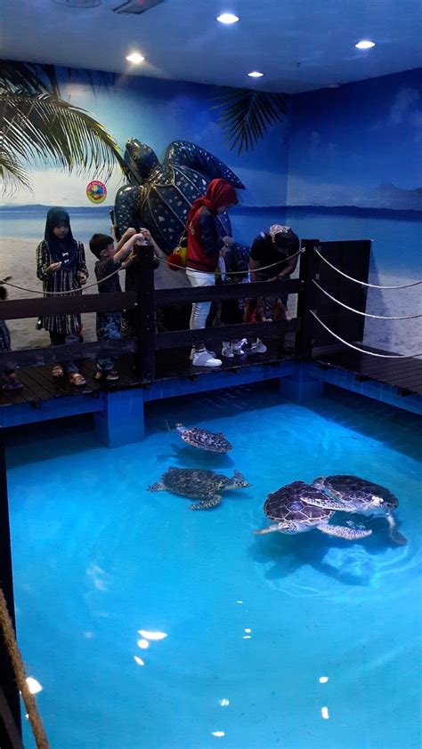 Lots of benches placed well around the area. Humaira Hadi: Travel: The Shore Oceanarium, Melaka