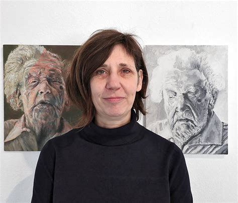 Anna Von Borstel Zeigt Viele Gesichter In Einer Ausstellung