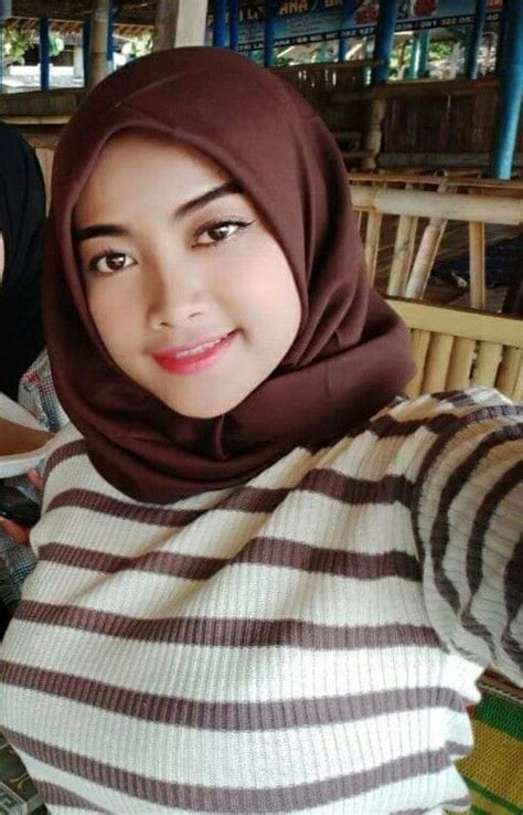 Ukhti Nonjol Remas Tt Girl Ulzzang Dan Ootd In 2021 Girl Hijab