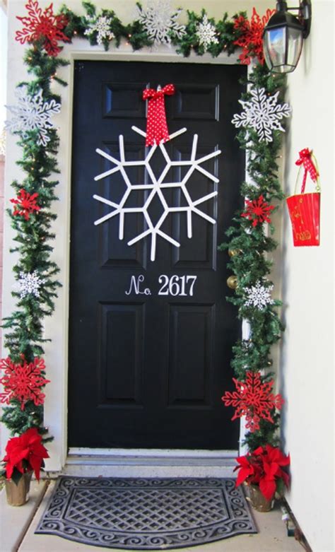 50+ inspiring living room decorating ideas. 15 Christmas Doors with Flower Ornaments | Home Design And ...