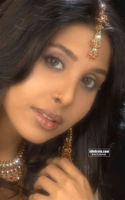 Aadeen Khan South Indian Actress Sexy Photos Biography Wallpapers