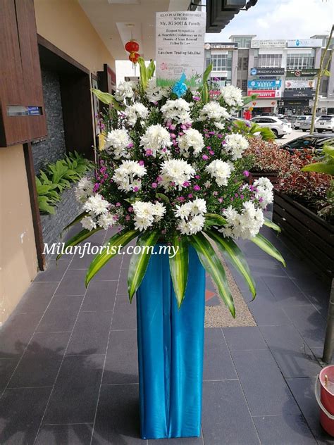 Fromyouflowers.com has been visited by 10k+ users in the past month Milan Florist 往生花圈 Condolences Wreath | Funeral flowers ...