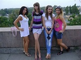 烏克蘭《長頸美女》因病獲得異常身高的美少女 | 宅宅新聞