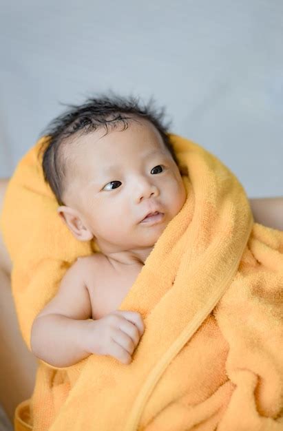Premium Photo Mother Rub The Body Dry Newborn Baby With A Orange Towel