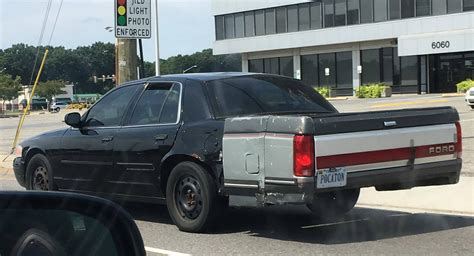Interessiert an mehr gebrauchten autos? Someone Added A Truck Bed To A Crown Vic - And Yes, Its ...