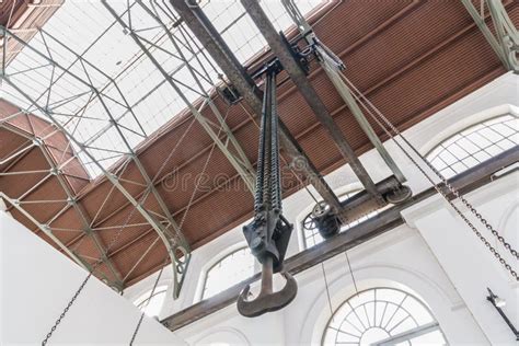 Crane Hook For Overhead Crane In Old Factory Industrial Chain Hoist
