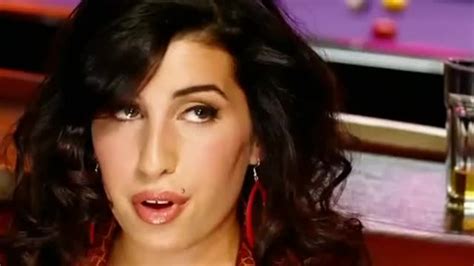 Скачать Amy Winehouse Stronger Than Me клип бесплатно
