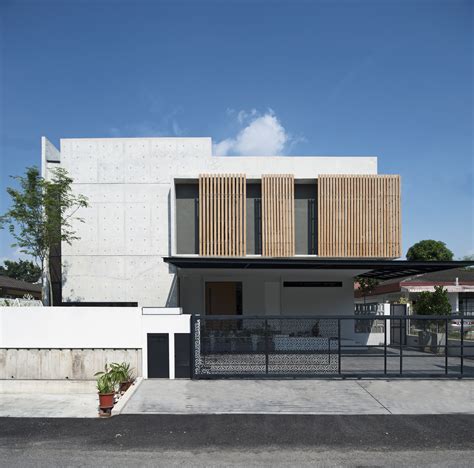 Splendid two storey house with three bedrooms. SS3 House by Seshan Design in Petaling Jaya, Malaysia