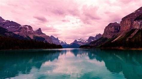 Maligne Lake 4k Wallpaper Canada Purple Sky Mountain Range