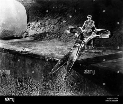Grant Williams The Incredible Shrinking Man 1957 Stock Photo Alamy