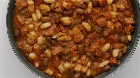 Add hot sauce to taste and simmer for 30 minutes more. Recipe For Pinto Beans Ground Beef And Sausage - Slow ...