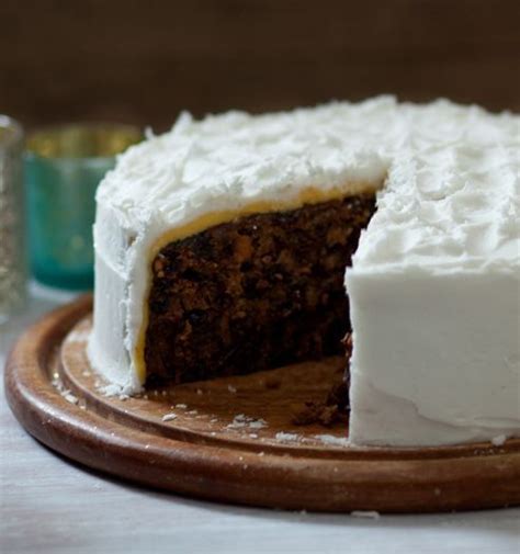 Her roast peppered beef with mustard, cream and herb sauce will impress without overloading the cook. Mary Berry's classic Christmas cake | Recipe | Christmas ...