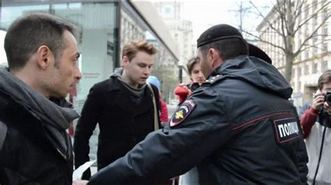 Chechnya Gay Rights Activists With Petition Held In Moscow Bbc News