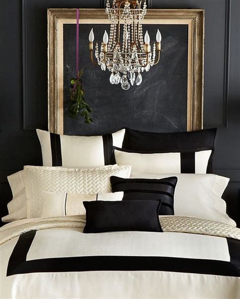 Black And Gold Bedroom Decorating Design Ideas