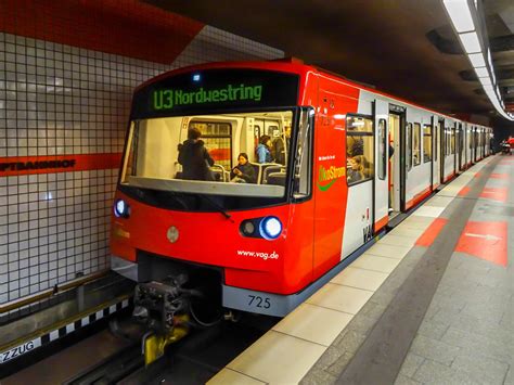 Zugzielanzeiger Der U Bahn Nürnberg Linie U1 Nach Fürth Hardhöhe
