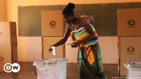 Zimbabwe President Emmerson Mnangagwa Wins Re Election Dw 08272023