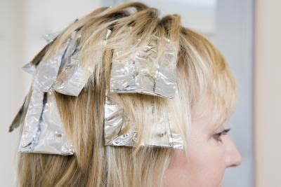Blending your gray hair with highlights and lowlights doesn't have to be a daunting task. How to Highlight Your Own Long Hair With Foil | Foil hair color, Hair highlights and lowlights ...
