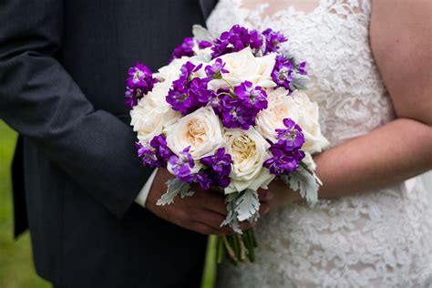 White Garden Rose Bouquet With Purple Stock