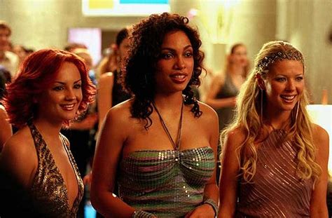 6 Ways Josie And The Pussycats Perfected Early 00s Fashion — Because