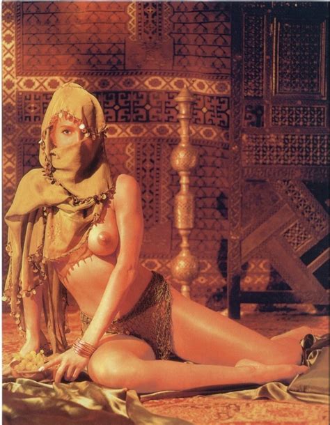 Fésűs Nelly erotikus fotózása Sztárok erotikus képei meztelen celebek és hírességek