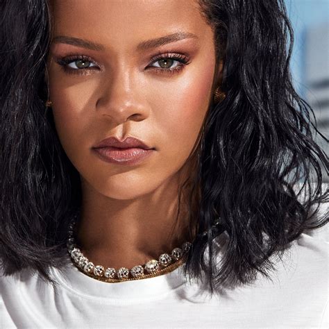 Pin By Kingkhadija On Robyn Moments Rihanna Fenty Beauty Fenty