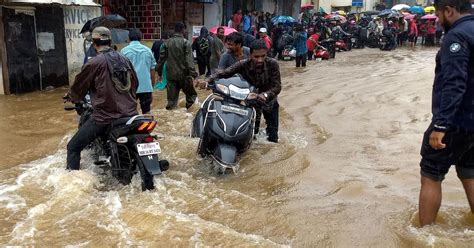 India Floods Situation Remains Grim In Maharashtra And Karnataka 3