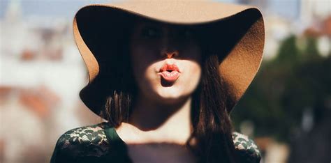 30 façons d attirer ce dont vous rêvez dans votre vie santé naturelle portrait brunette