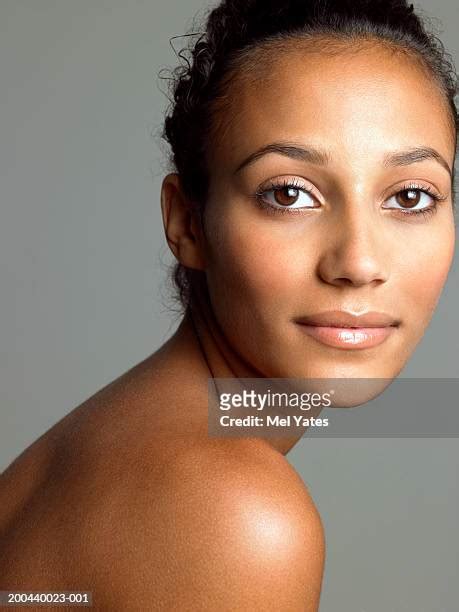 Black Woman Bare Shoulders Stock Fotos Und Bilder Getty Images