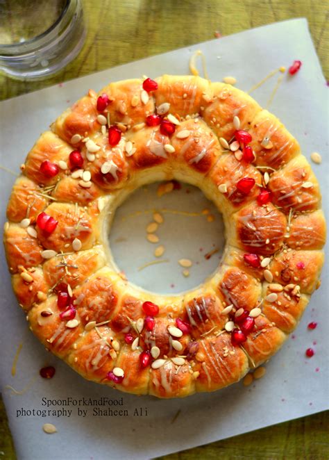 The perfect centrepiece for a christmas brunch. Classic Tutti Frutti Christams Bread Wreath - Merry Christmas