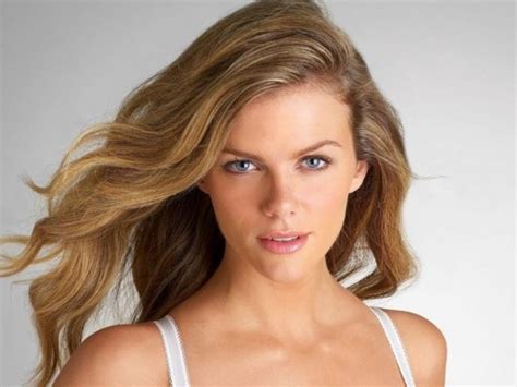 Brooklyn Decker Wallpapers Wallpaper Photo Background Wallpapers Images