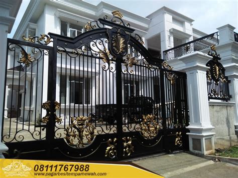 Sebelum membangun pagar rumah, ada baiknya anda mencari tahu terlebih dahulu regulasi yang dibuat pemerintah atau pengembang mengenai pagar rumah yang diizinkan. Pagar Besi Tempa Klasik Mewah, Kemang - Pagar Besi Tempa ...
