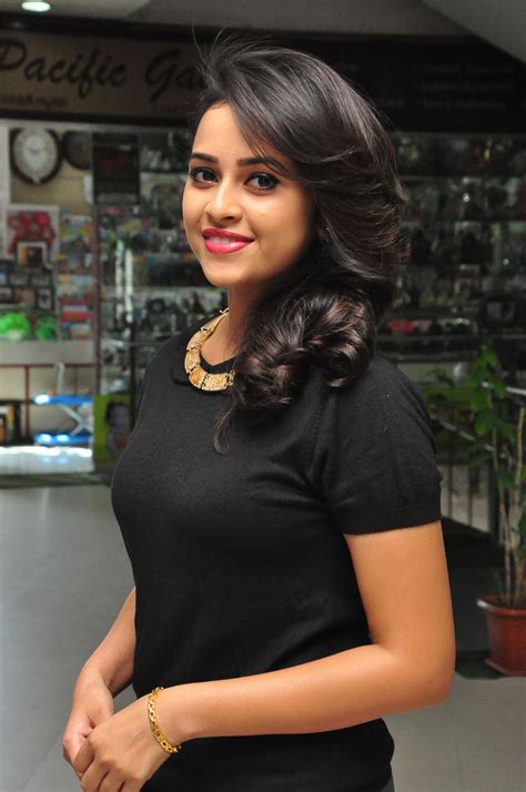 Sri Divya Cute Looking Photos Telugu Actress Gallery