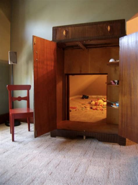 10 Houses With Intriguing Secret Rooms And Passageways