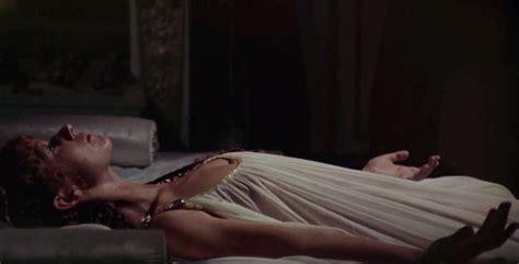 Helen Mirren Nue Dans Caligula