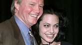 El actor Jon Voight y padre de Angelina Jolie se enteró por el ...